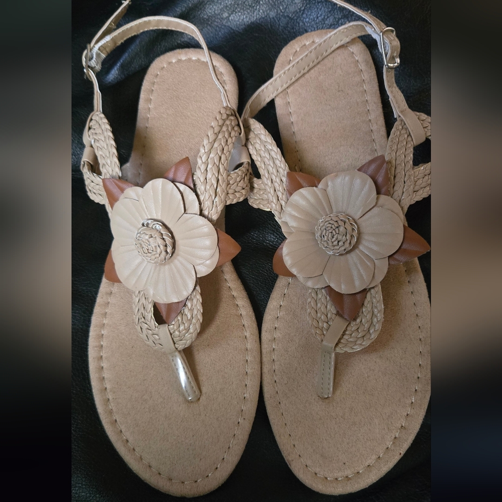 HOST PICK! ๐๐๐Anthropologie Tan Floral Sandals Sz8 - Picture 1 of 6